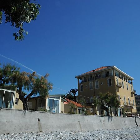 Holiday'S Beach Aparthotel Ventimiglia Exterior photo