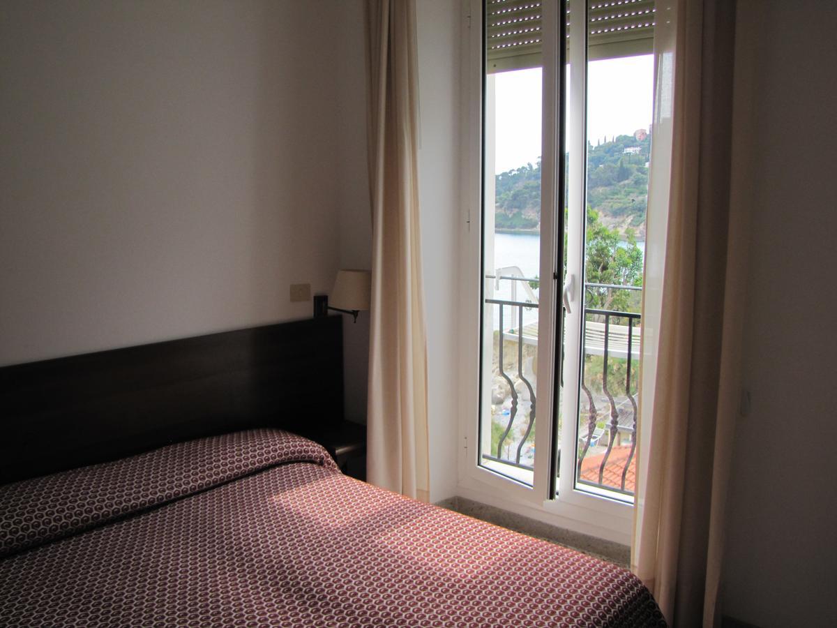 Holiday'S Beach Aparthotel Ventimiglia Exterior photo