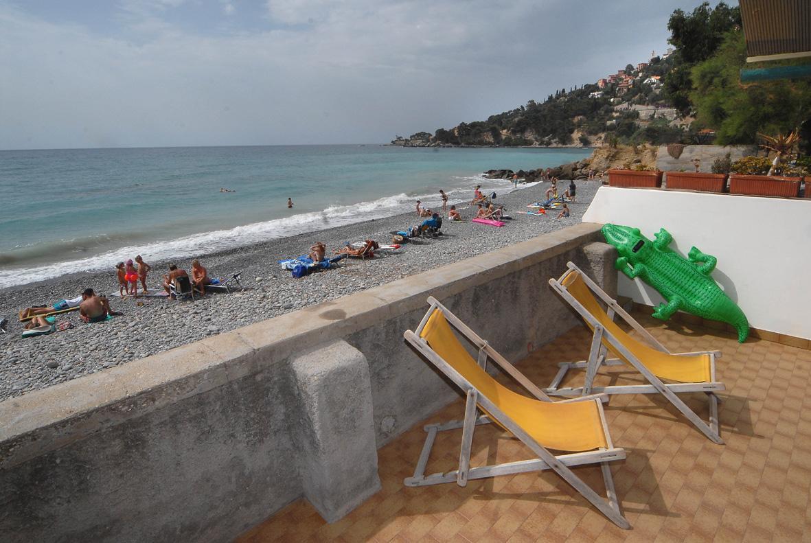 Holiday'S Beach Aparthotel Ventimiglia Exterior photo