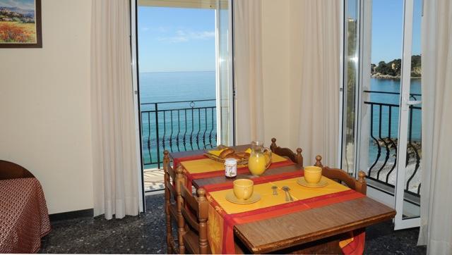 Holiday'S Beach Aparthotel Ventimiglia Exterior photo