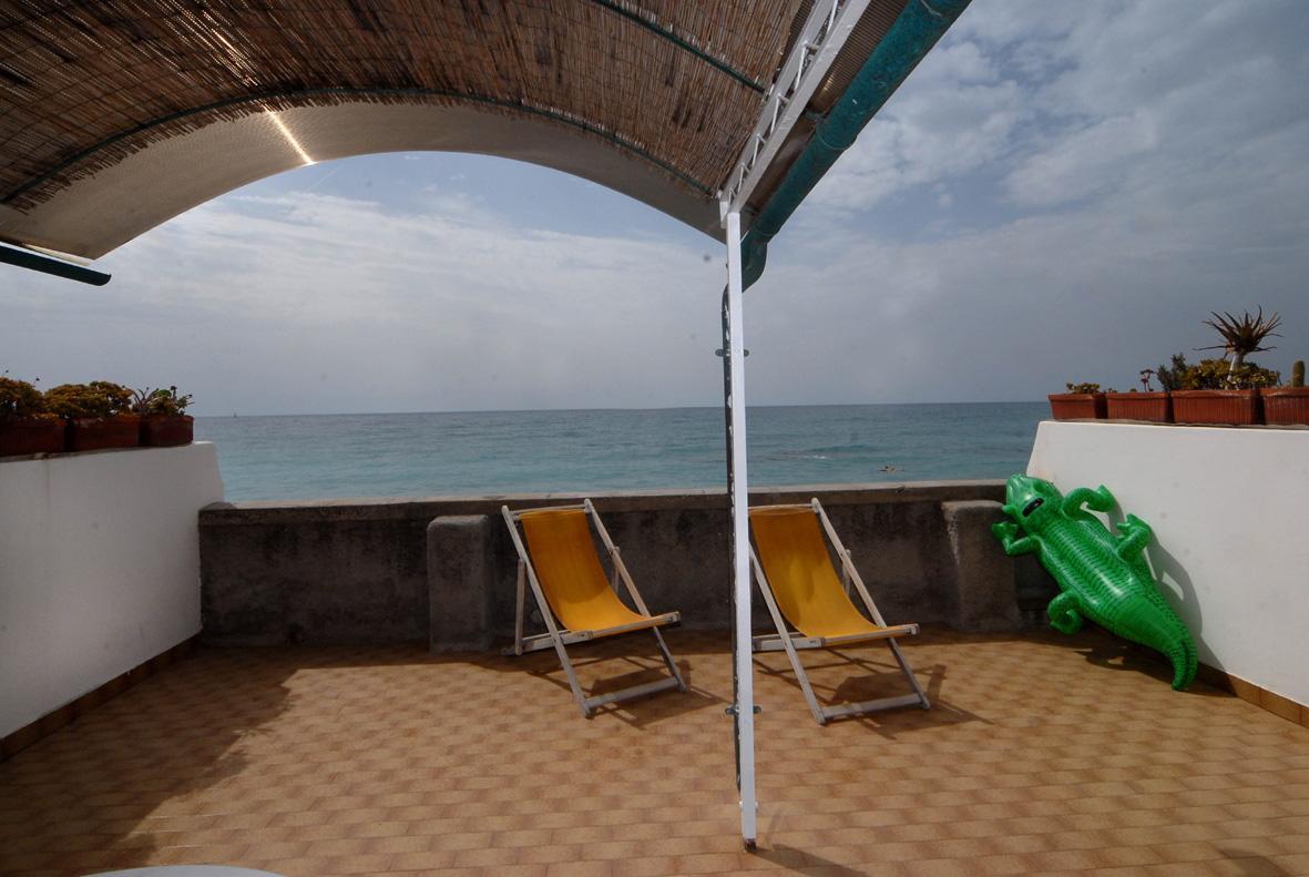 Holiday'S Beach Aparthotel Ventimiglia Exterior photo