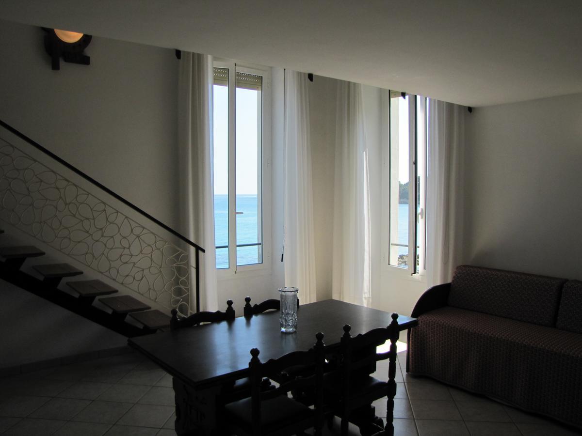 Holiday'S Beach Aparthotel Ventimiglia Exterior photo