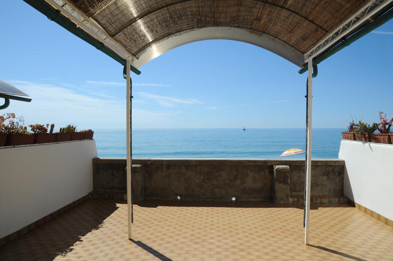 Holiday'S Beach Aparthotel Ventimiglia Exterior photo