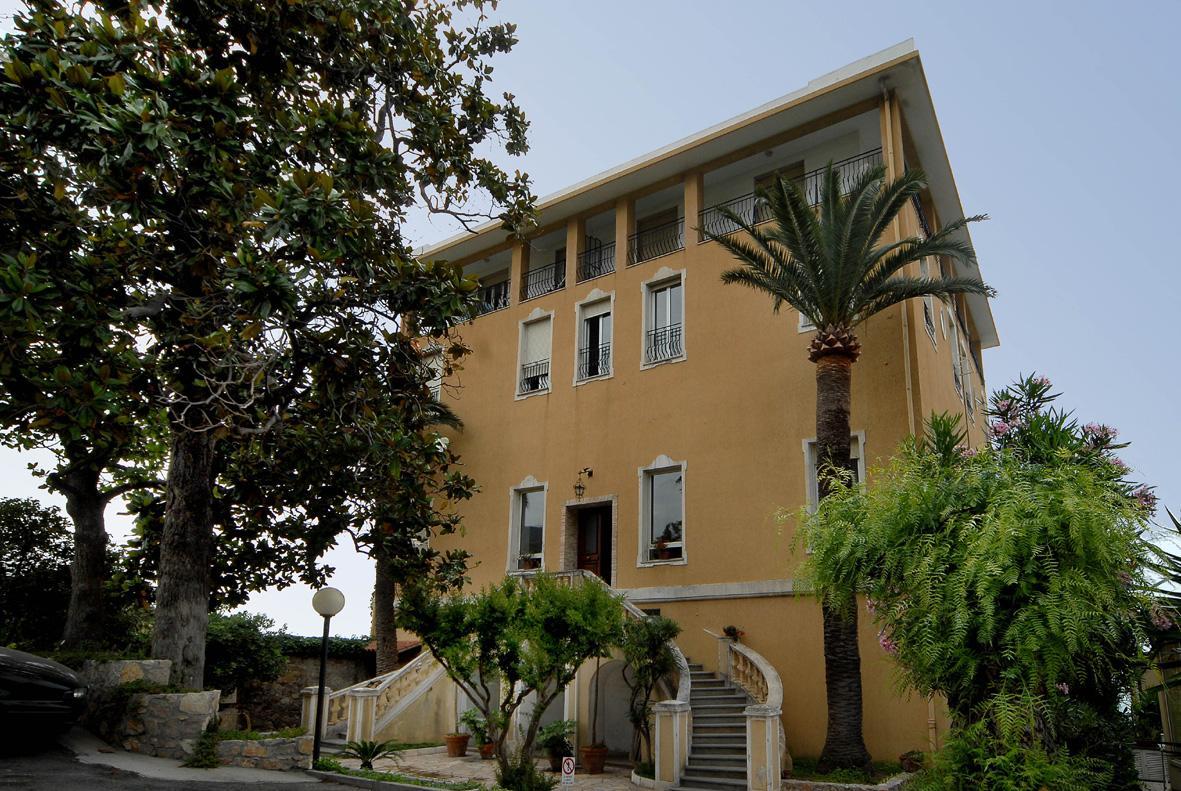 Holiday'S Beach Aparthotel Ventimiglia Exterior photo
