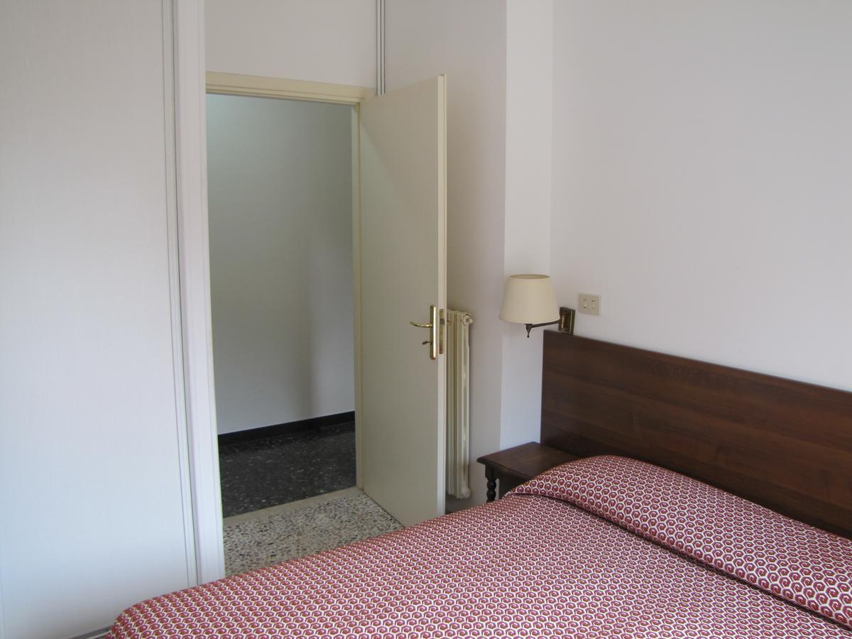 Holiday'S Beach Aparthotel Ventimiglia Exterior photo