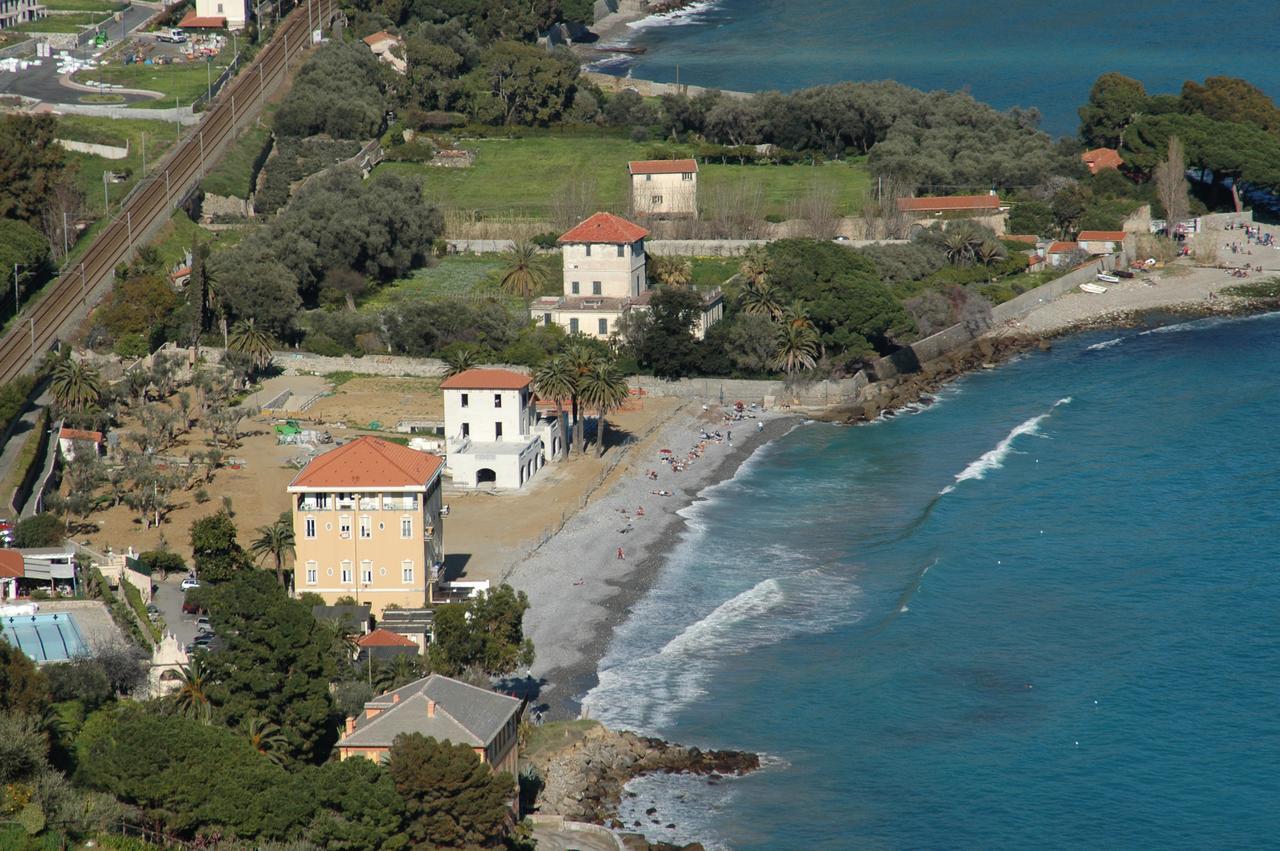 Holiday'S Beach Aparthotel Ventimiglia Exterior photo