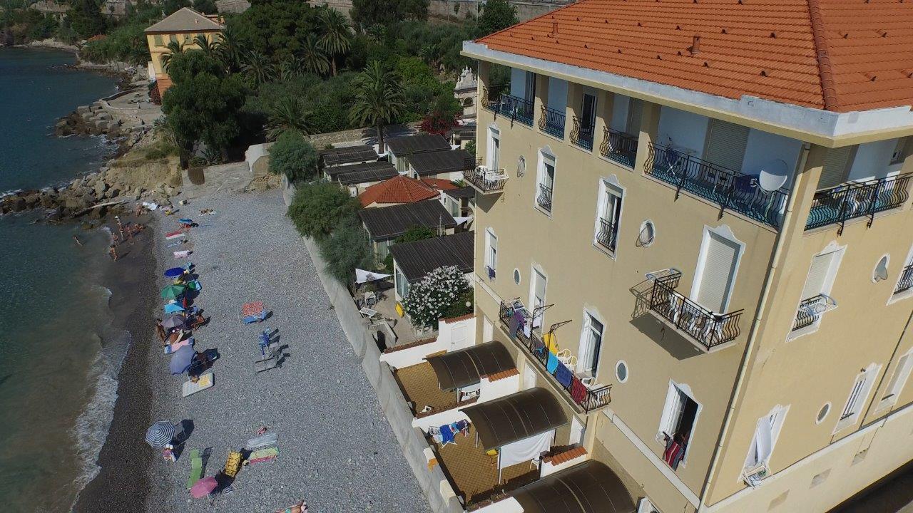 Holiday'S Beach Aparthotel Ventimiglia Exterior photo