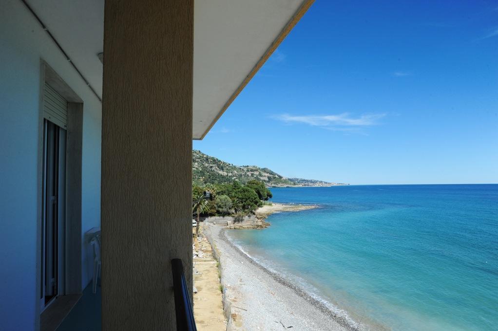 Holiday'S Beach Aparthotel Ventimiglia Exterior photo